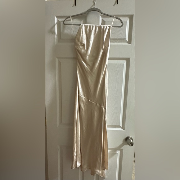 Helly Molly ATHENIAN SATIN MAXI DRESS CHAMPAGNE - Picture 3 of 5